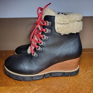 Black Leather, Wedge Heel Boots + Red Laces, Side Zips & Faux Fur Lining Sz9.5**